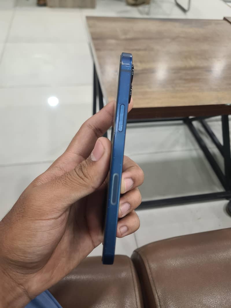 Apple iPhone 12 6