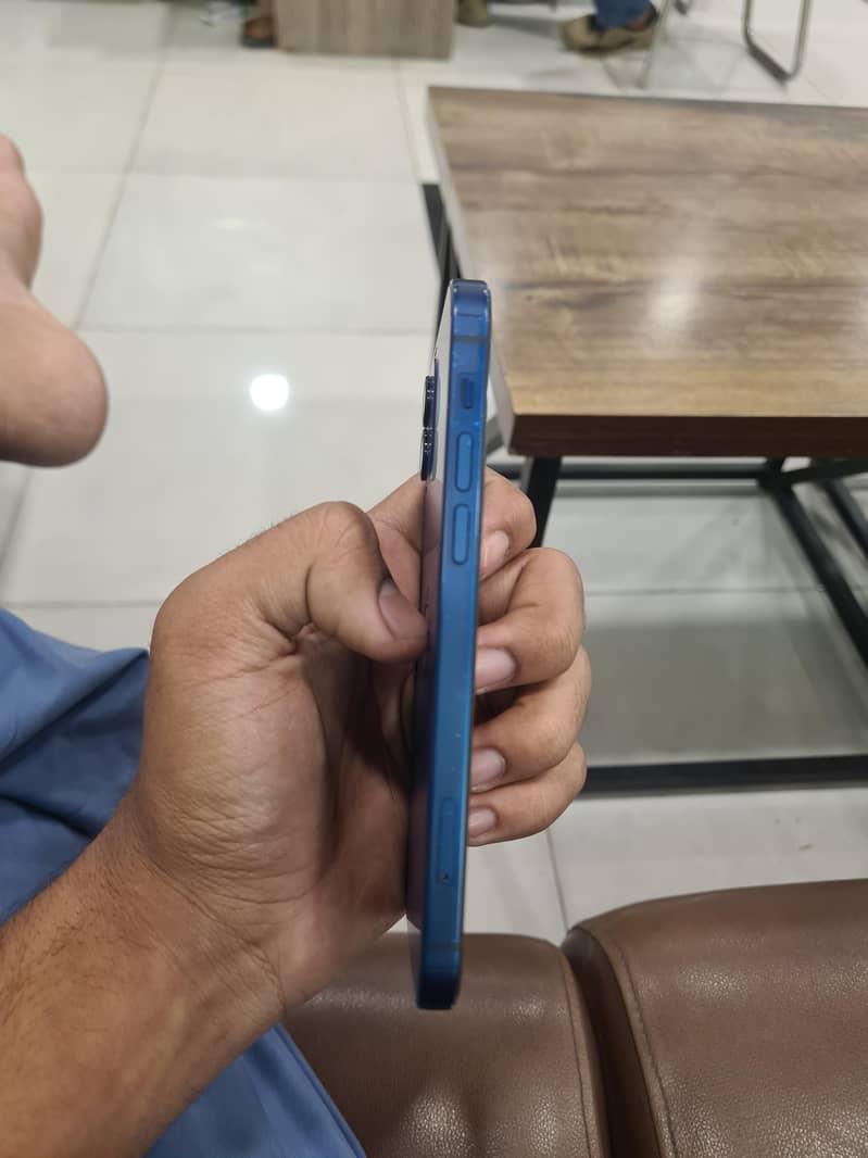 Apple iPhone 12 7