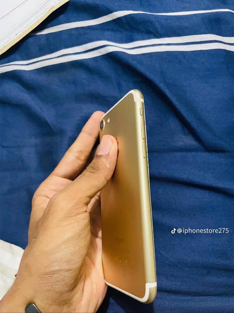 Apple iPhone 7 0