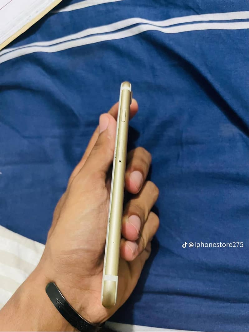 Apple iPhone 7 2
