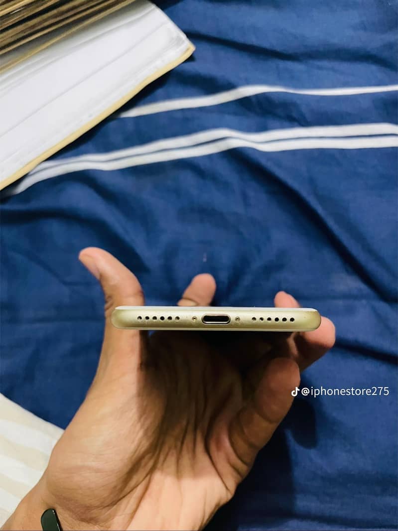 Apple iPhone 7 3