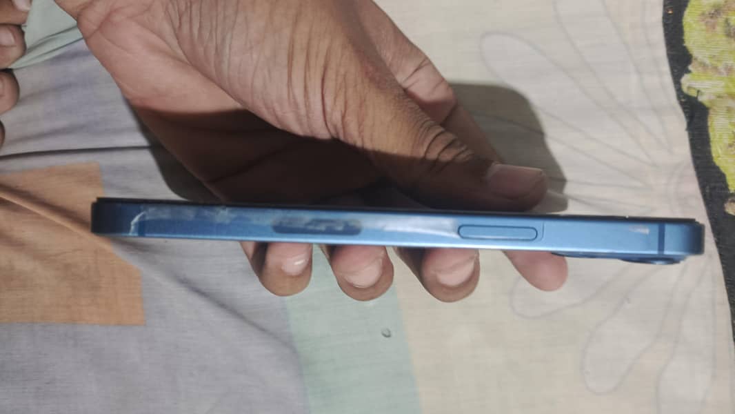 Apple iPhone 13 1