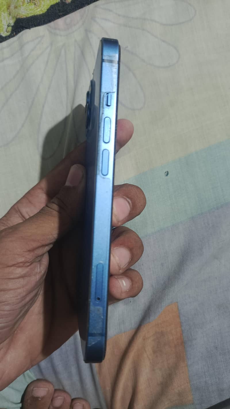 Apple iPhone 13 4