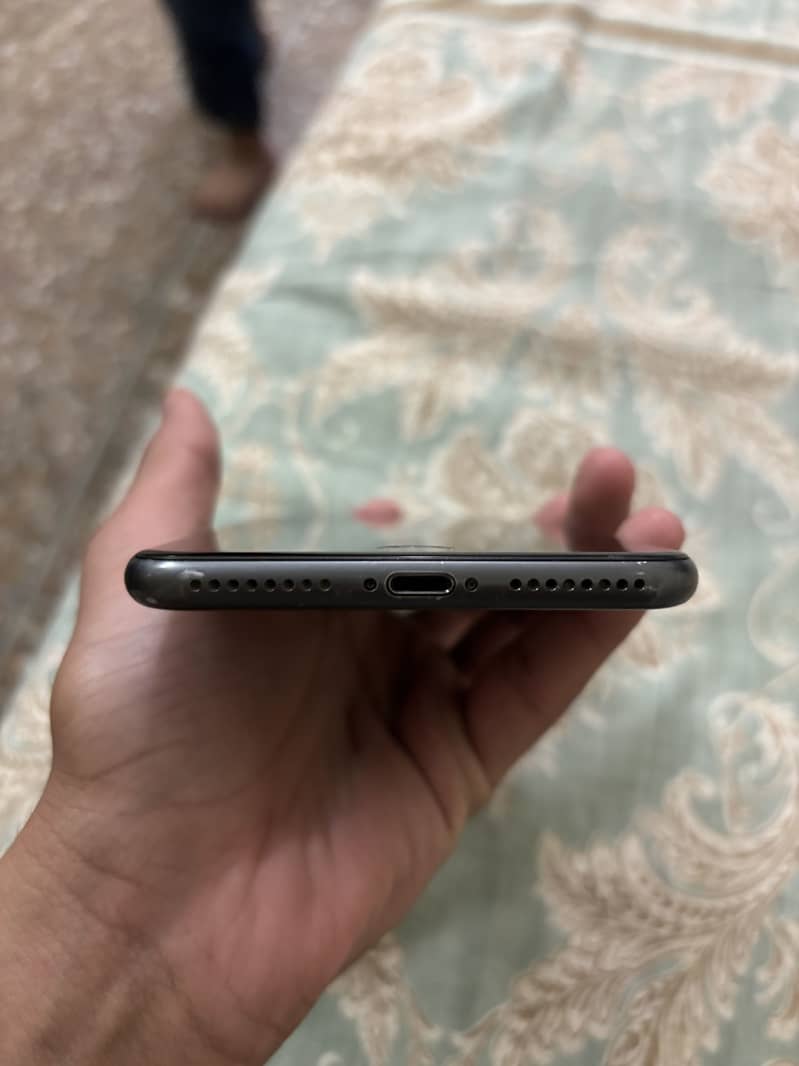 Apple iPhone 8 Plus 1