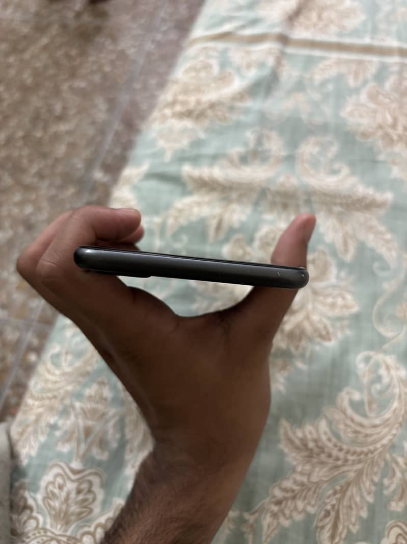 Apple iPhone 8 Plus 3