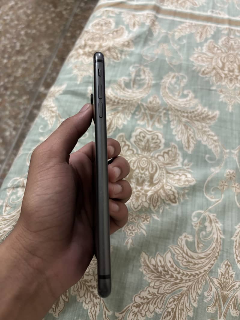 Apple iPhone 8 Plus 4