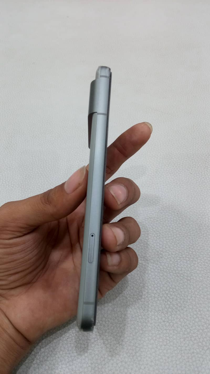 Google Pixel 8 4
