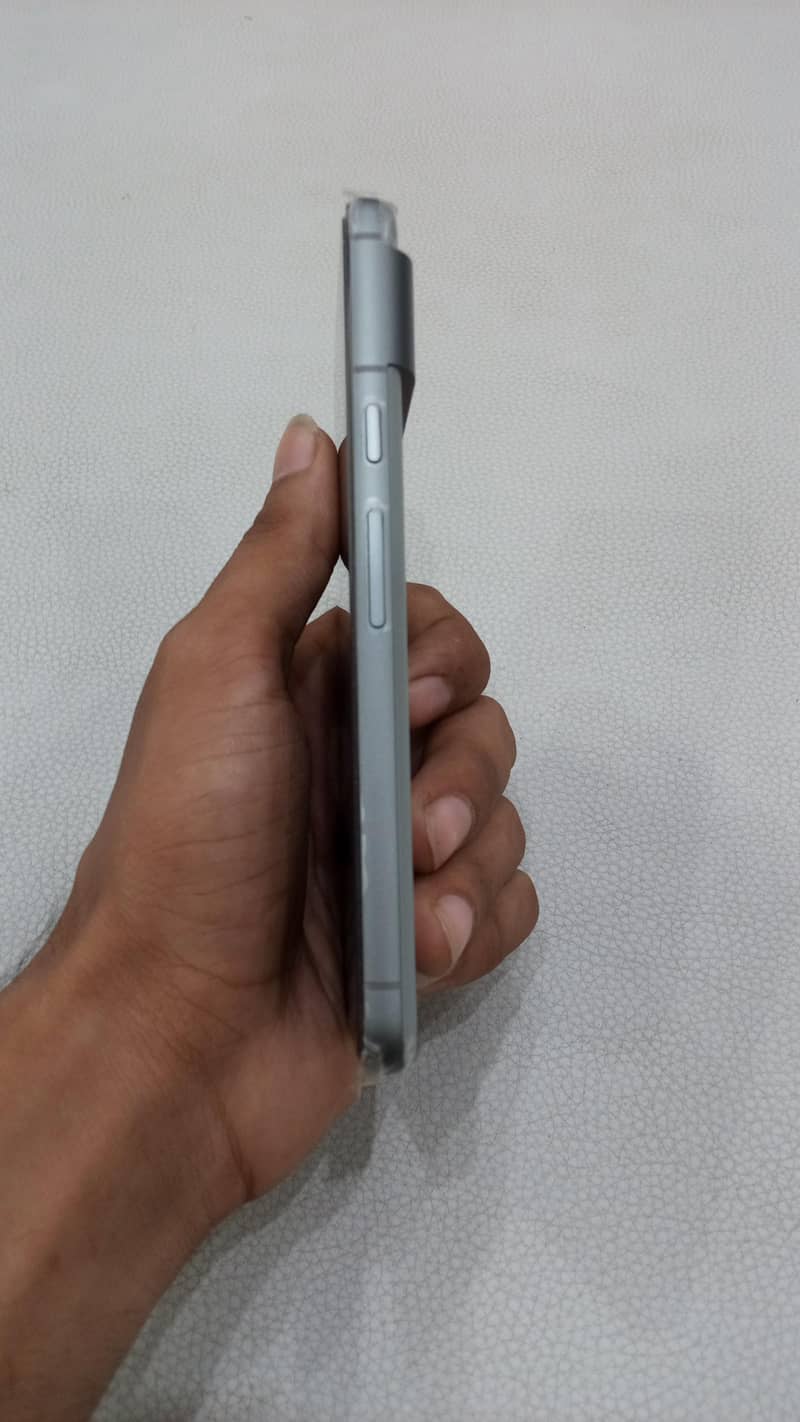 Google Pixel 8 6
