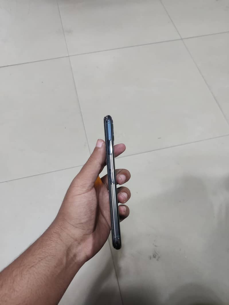 Apple iPhone 11 Pro Max 1