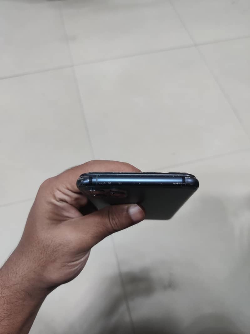 Apple iPhone 11 Pro Max 4