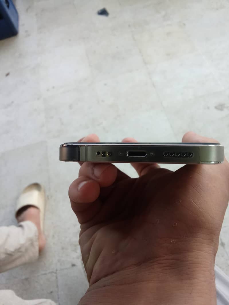 Apple iPhone 13 Pro 1