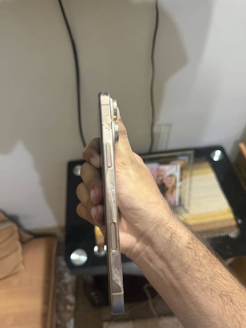 Apple iPhone 16 Pro Max 3