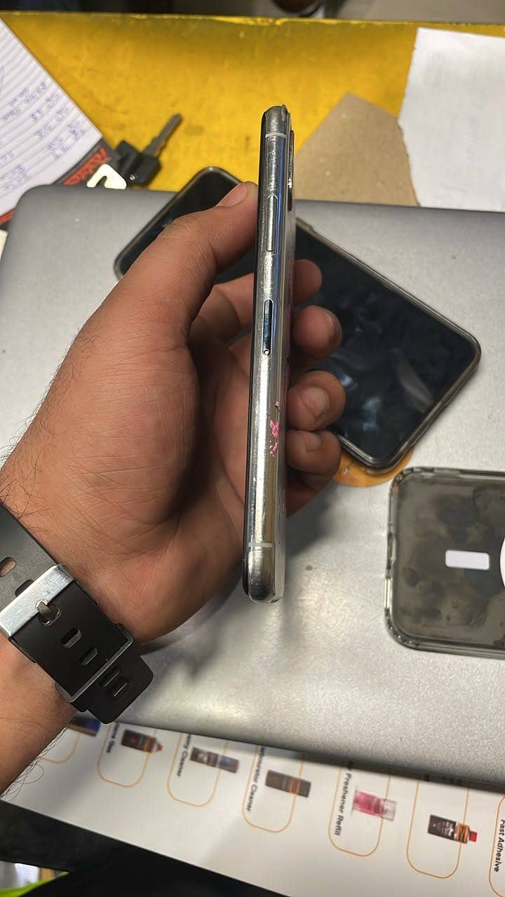 Apple iPhone X 3