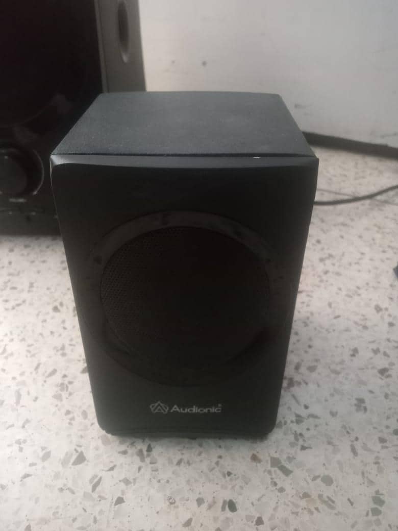 Audionic ad6500 2