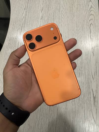 Selling my iPhone 17 Pro Max 256GB LLA – Cosmic Orange.