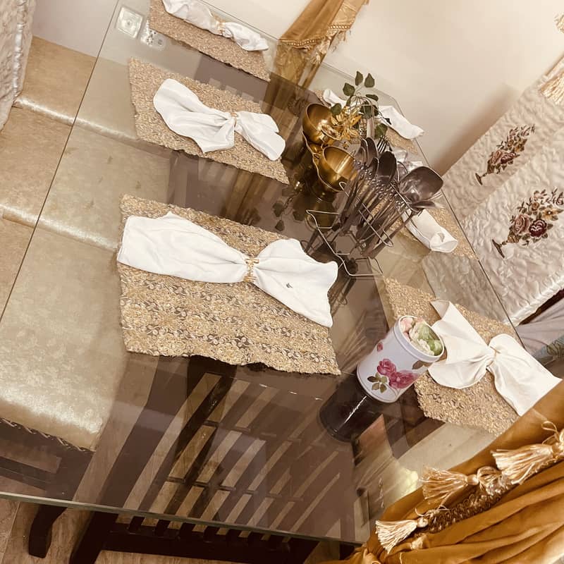 Dining table with accessories 5