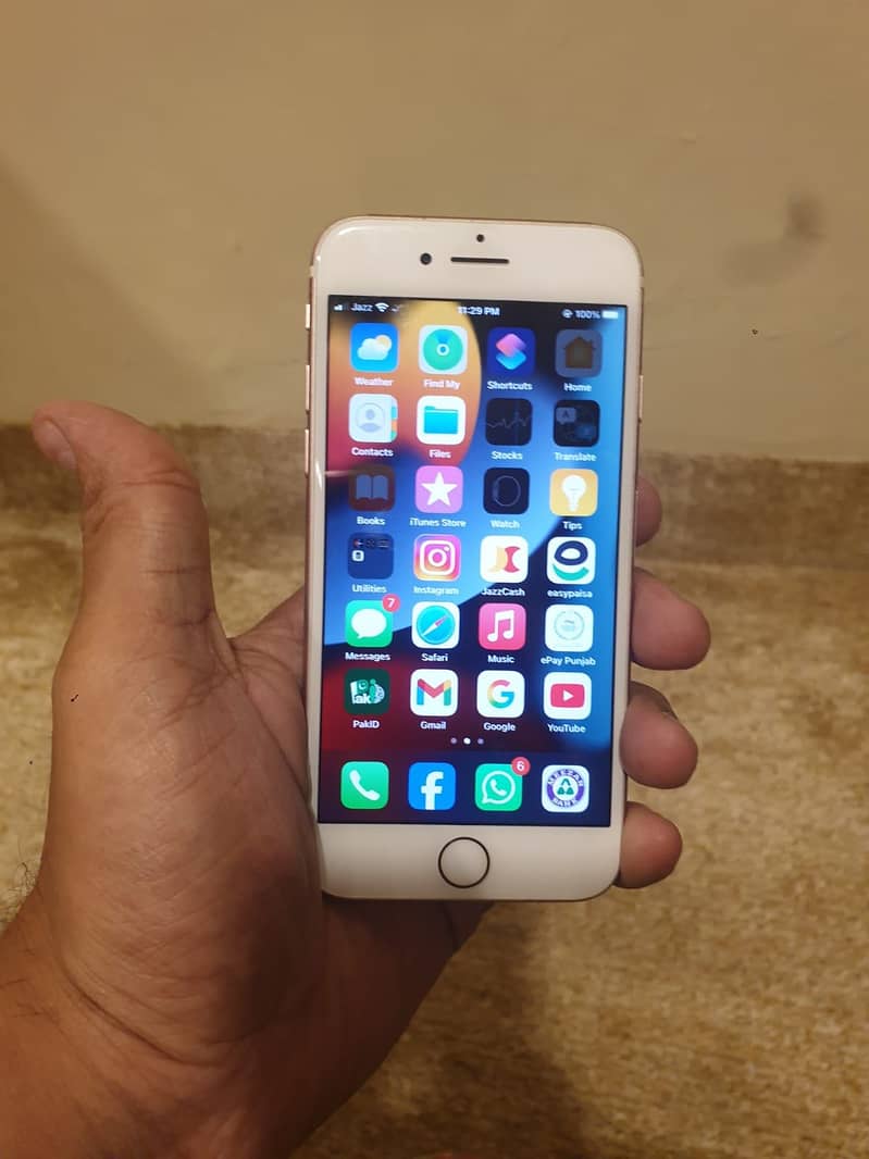Apple iPhone 7 1
