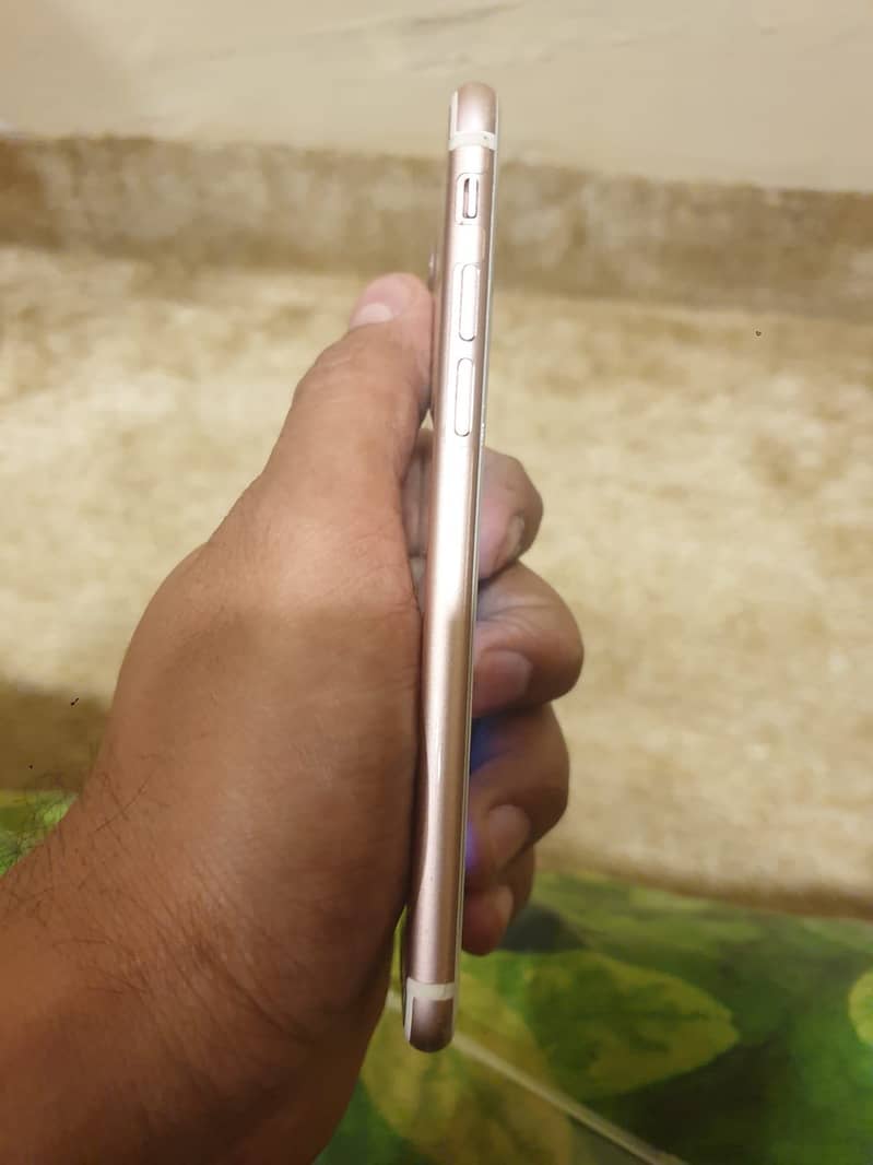 Apple iPhone 7 3