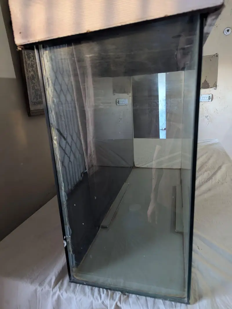 large glass fish tank with heavy glass — photo 2