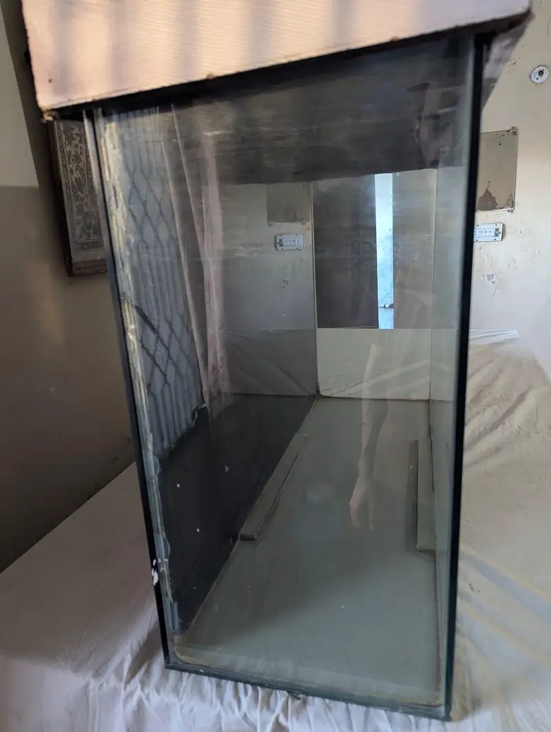 large glass fish tank with heavy glass — photo 5