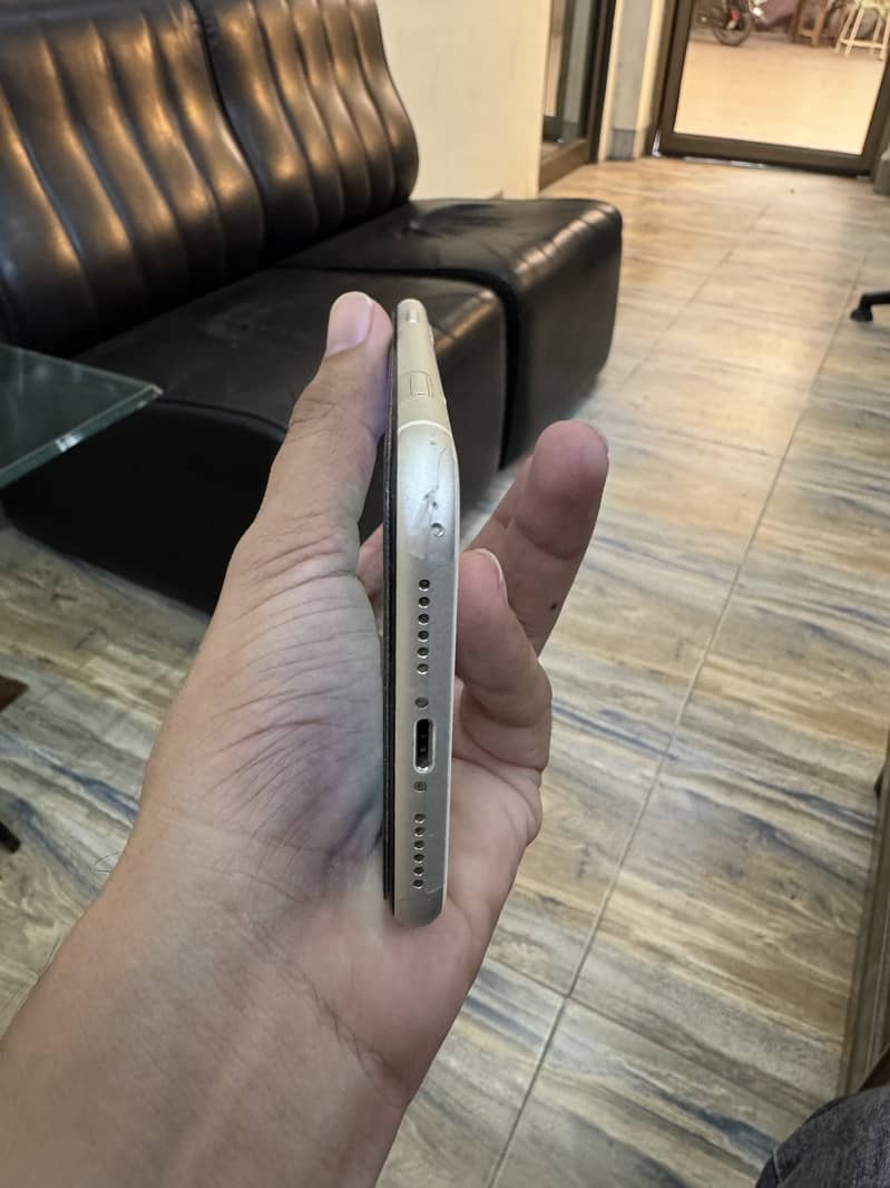 Apple iPhone 11 3