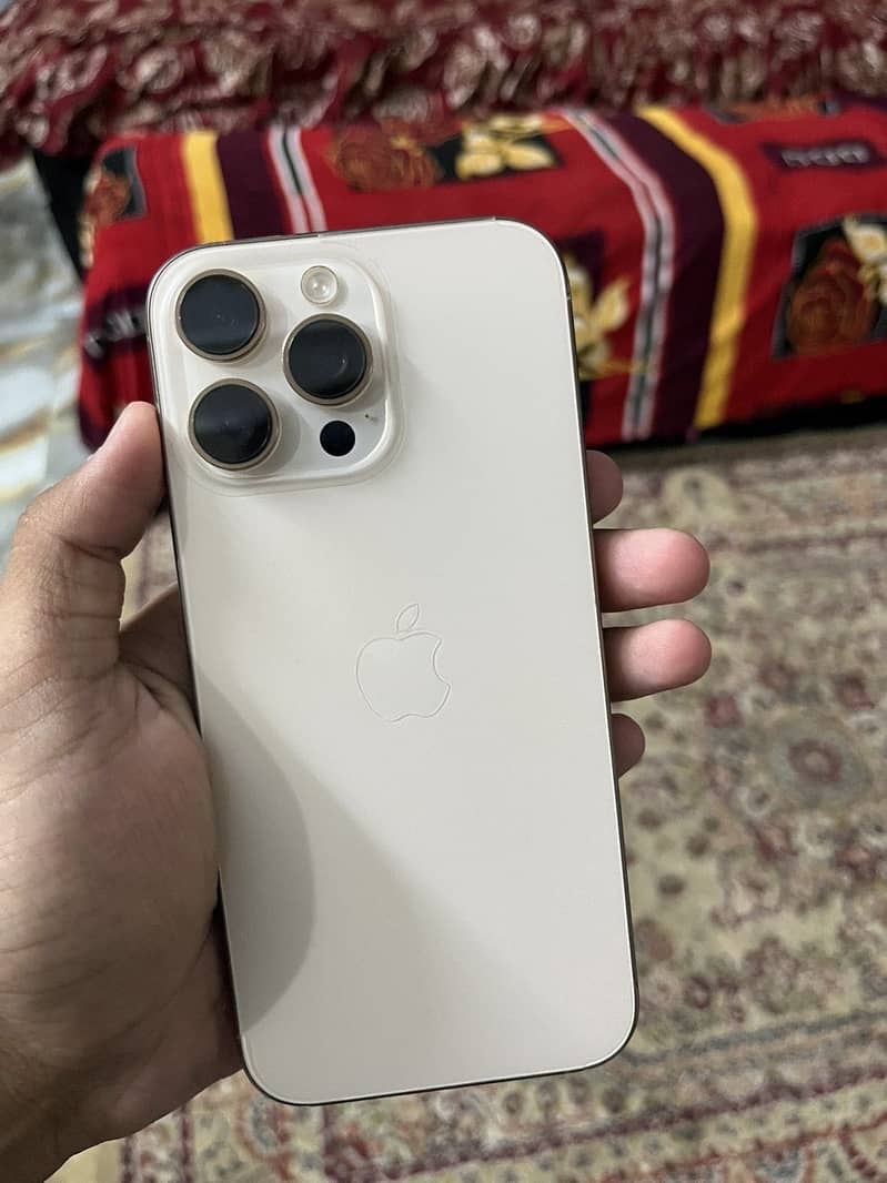 Apple iPhone 16 Pro Max 0