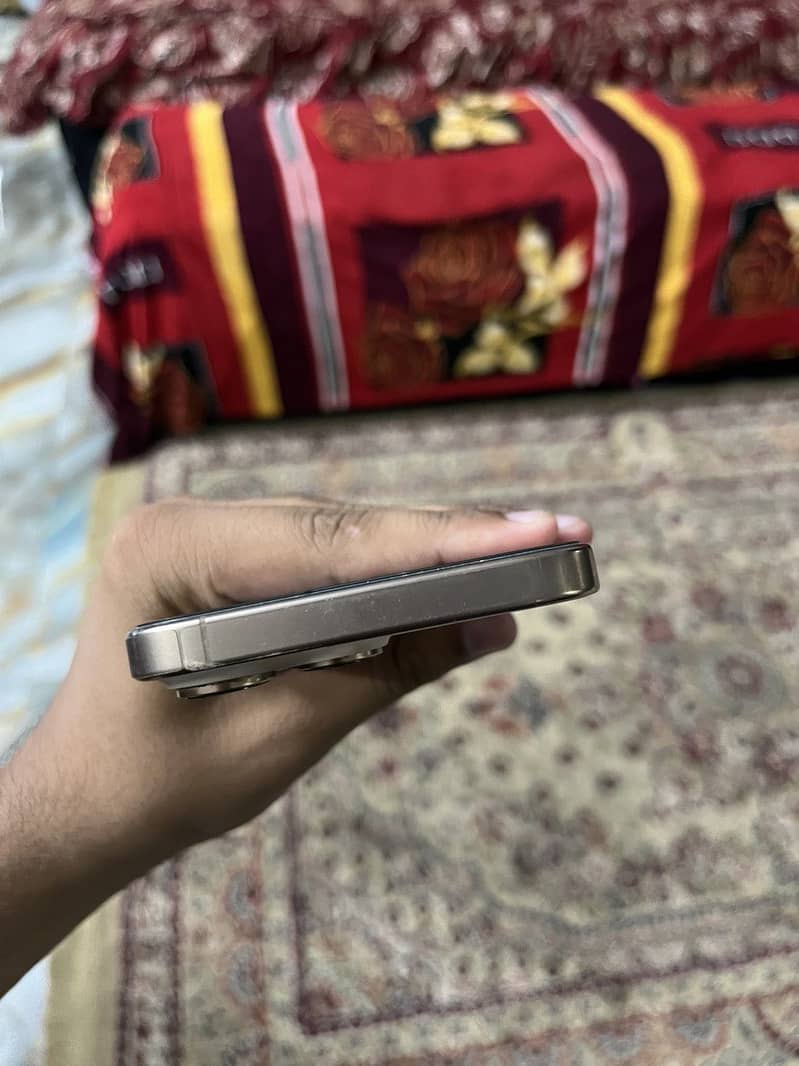 Apple iPhone 16 Pro Max 2