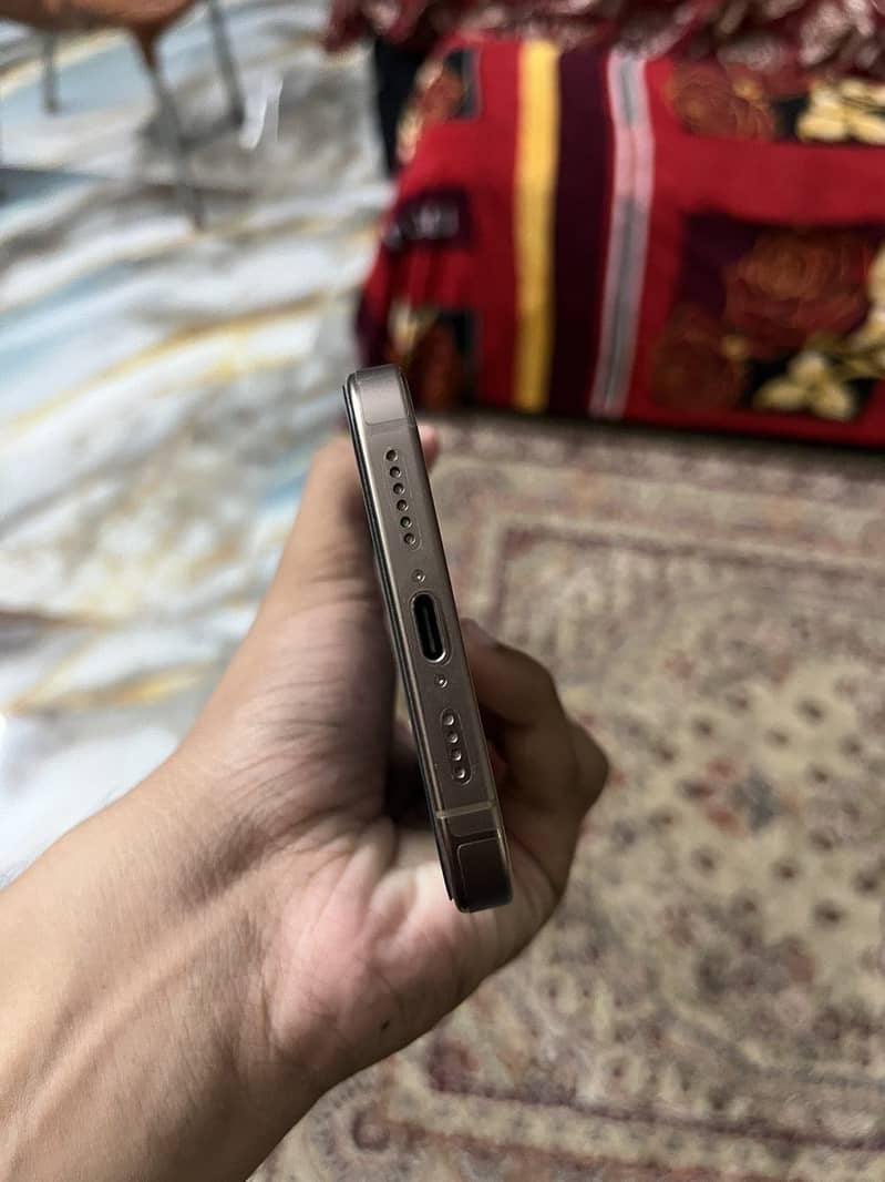 Apple iPhone 16 Pro Max 3