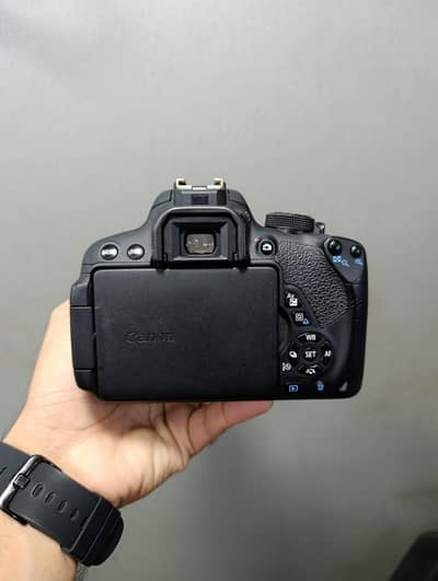 Canon EOS 700D DSLR Camera + 18-55mm IS II Lens