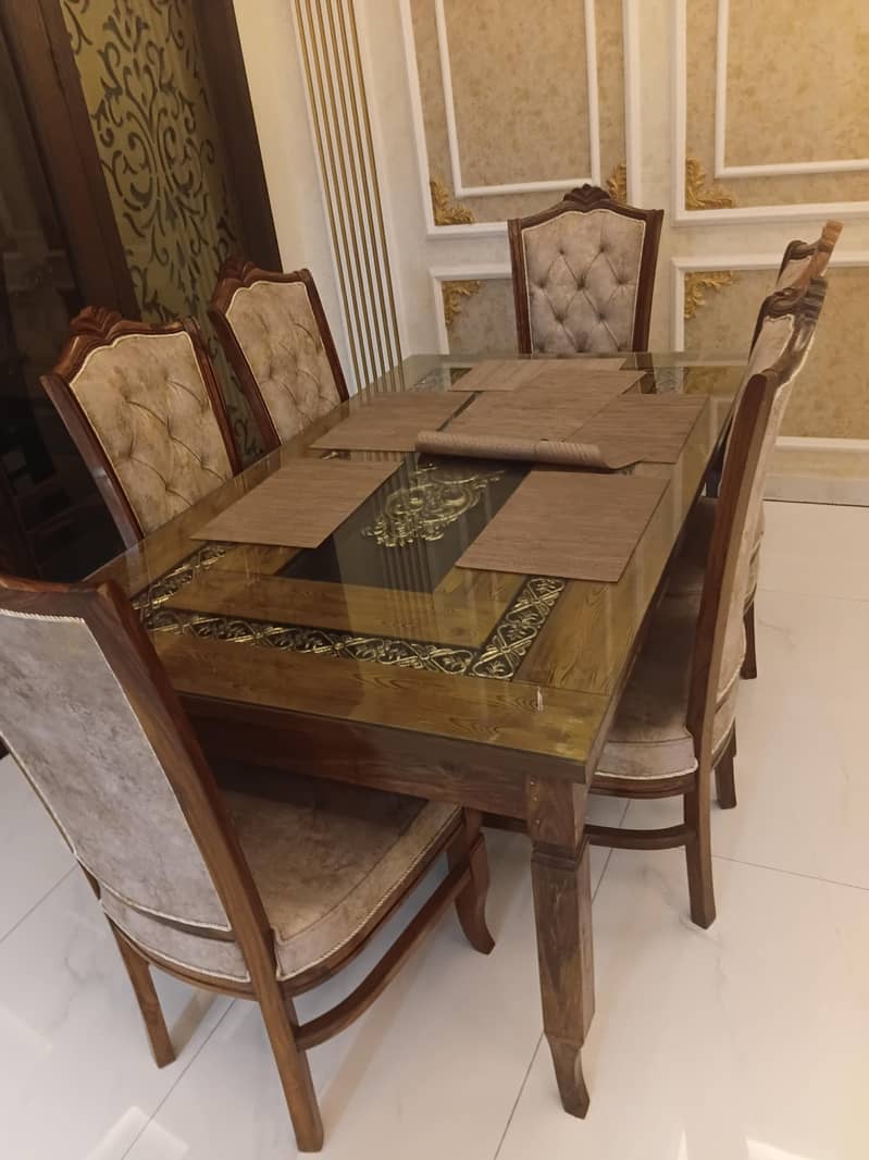 Dining Tabke/ 6  Seater Dining Table/ Excellent Condition For Sale 0