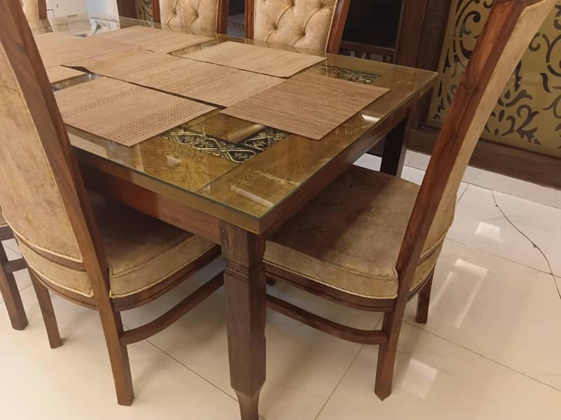 Dining Tabke/ 6  Seater Dining Table/ Excellent Condition For Sale 3