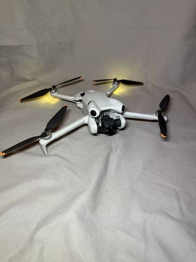 DJI MINI 4 PRO WITH 3 BEATRY
