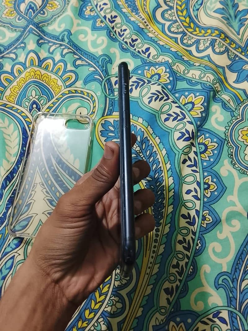 Apple iPhone 7 Plus 3