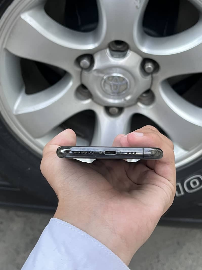 Apple iPhone 11 Pro 2