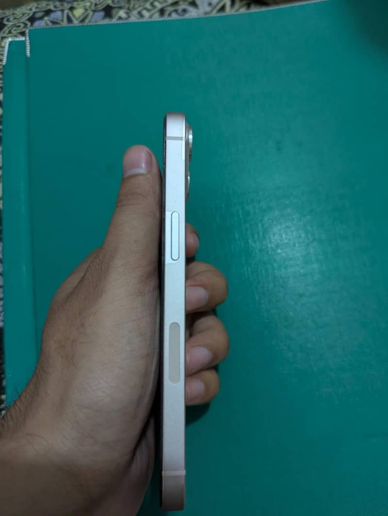 Apple iPhone 13 6