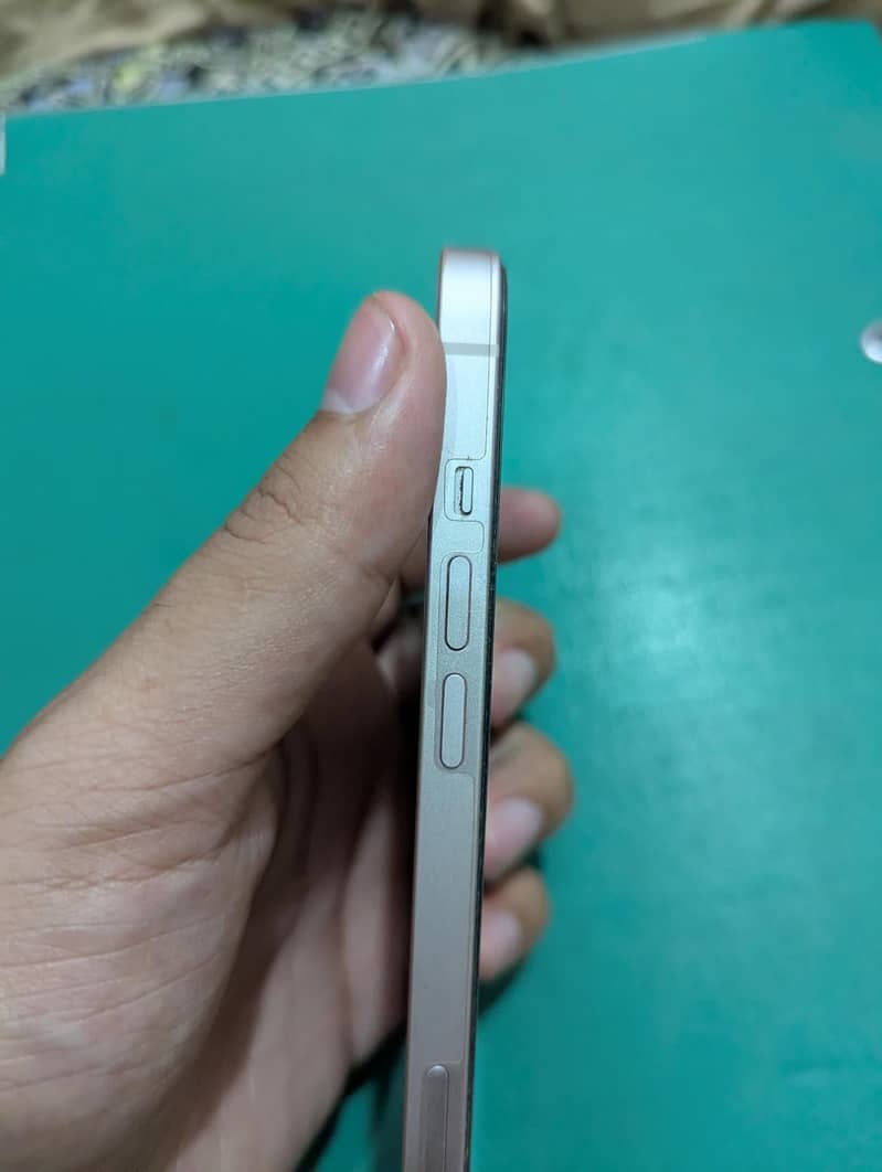 Apple iPhone 13 7