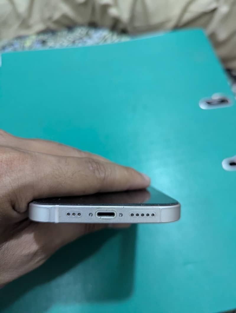 Apple iPhone 13 8