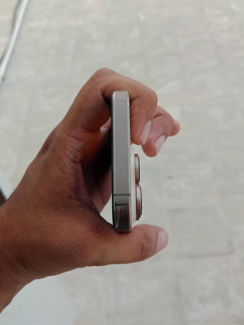 Apple iPhone 16 Pro 2