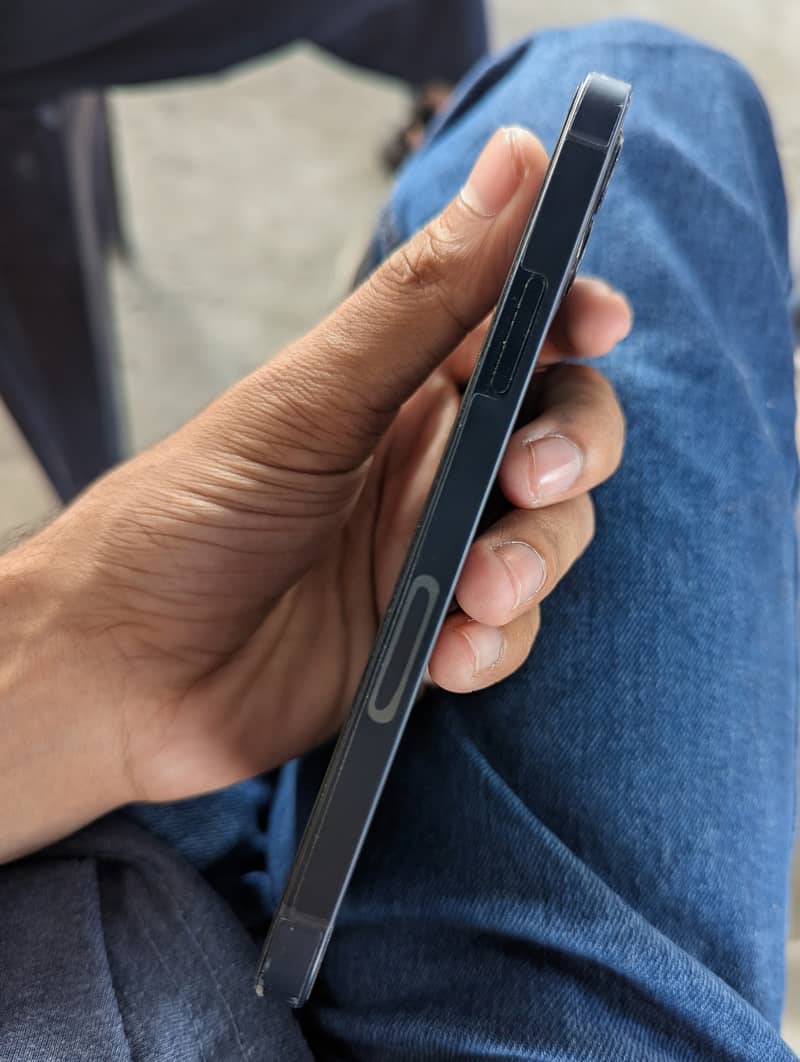 Apple iPhone 12 1
