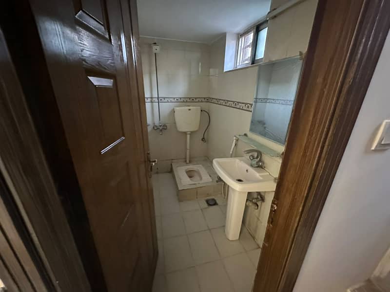 Upper portion Available for rent in E11 2