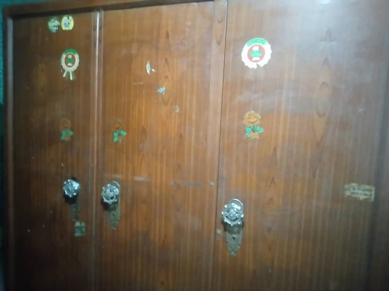 wardrobe 0