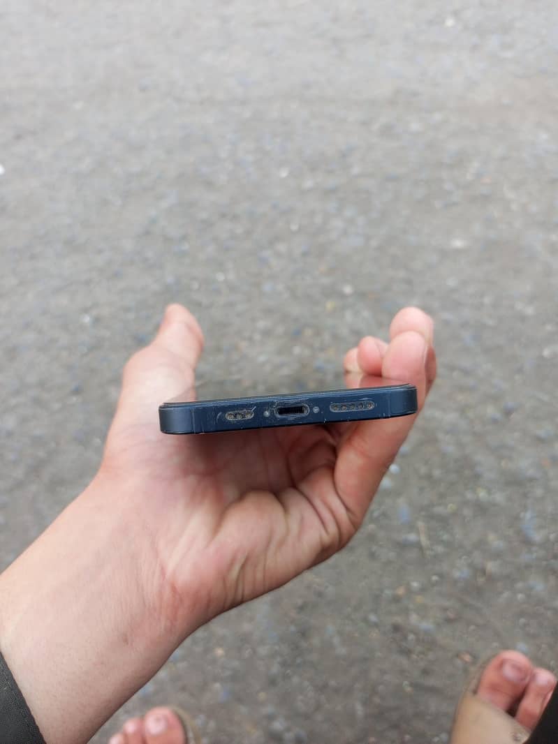 Apple iPhone 13 2