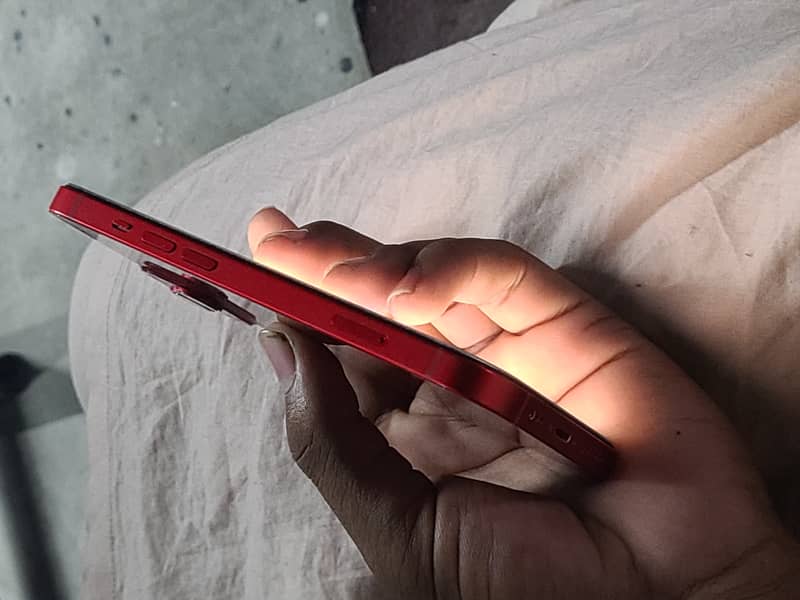 Apple iPhone 13 4