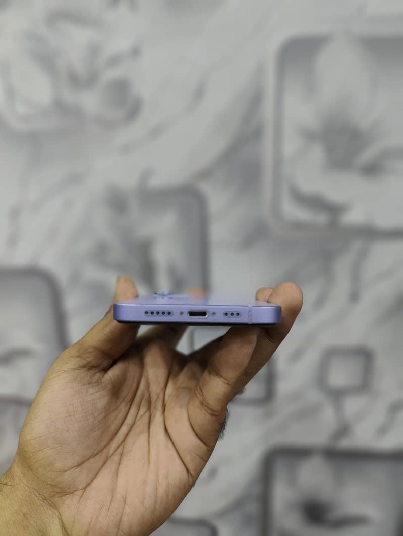 Apple iPhone 12 4