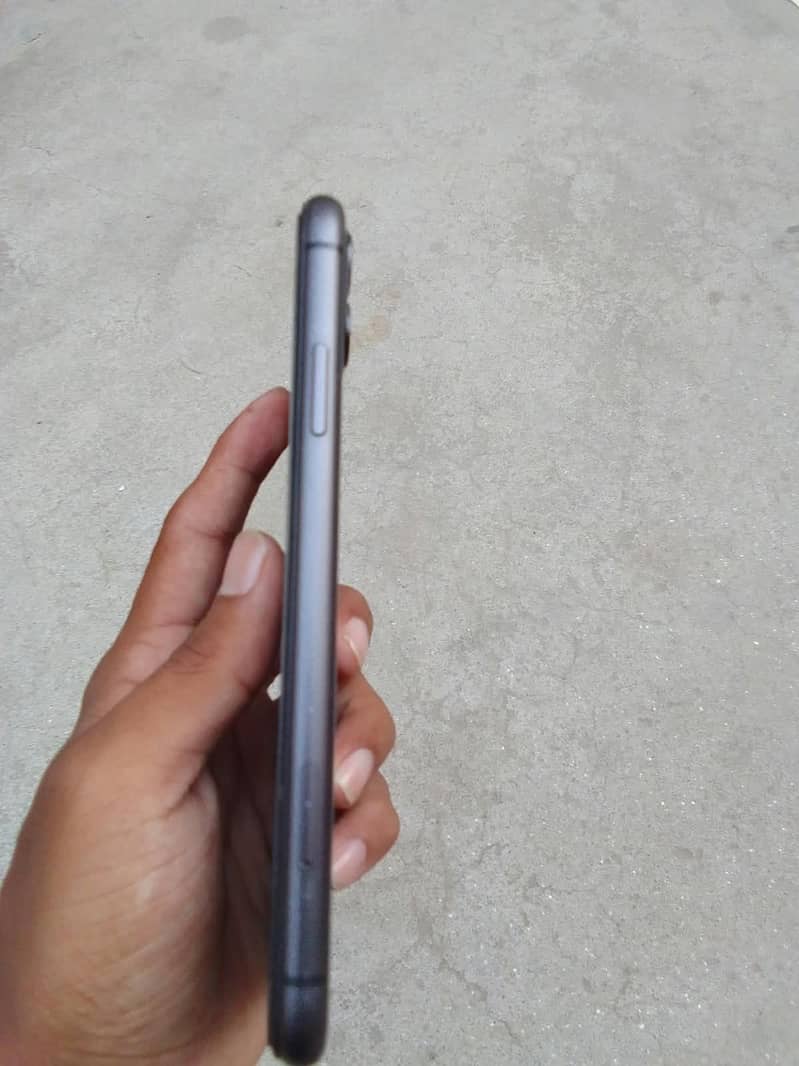 Apple iPhone 11 3