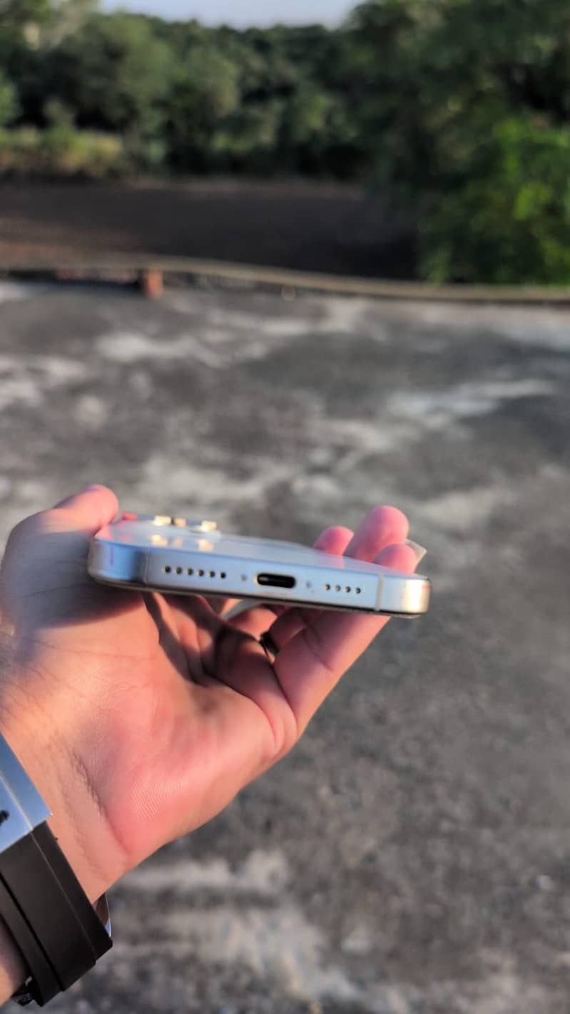 Apple iPhone 15 Pro Max 2