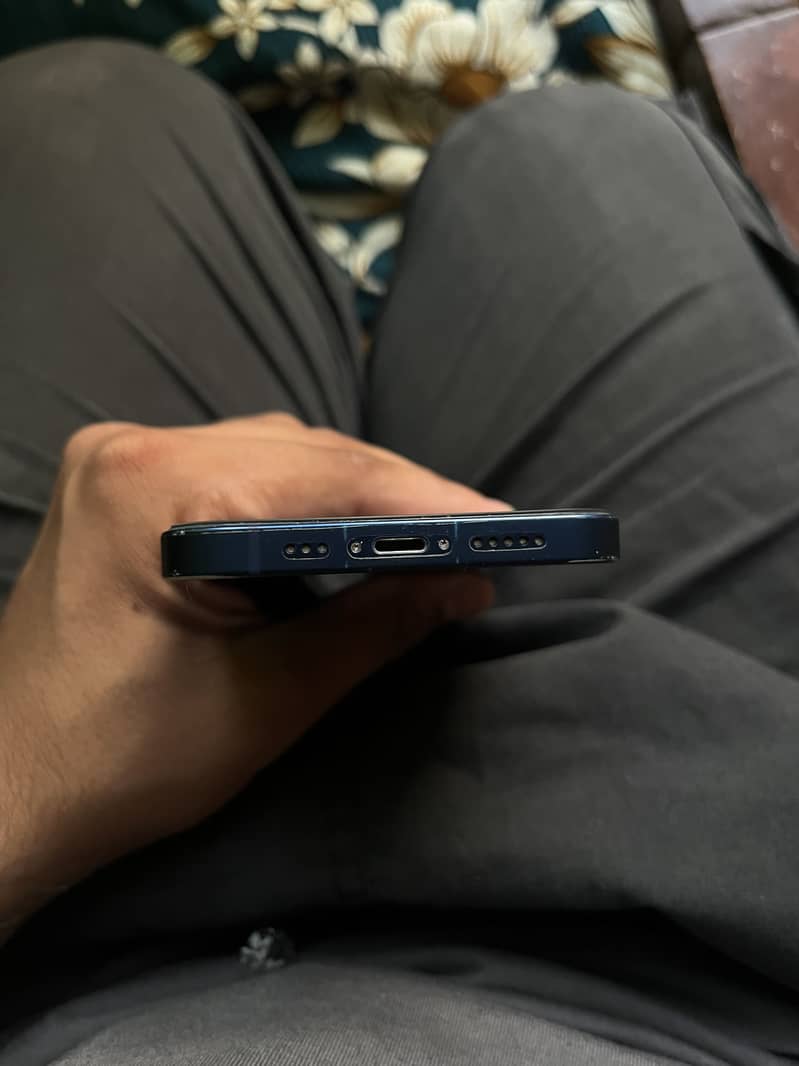 Apple iPhone 12 3