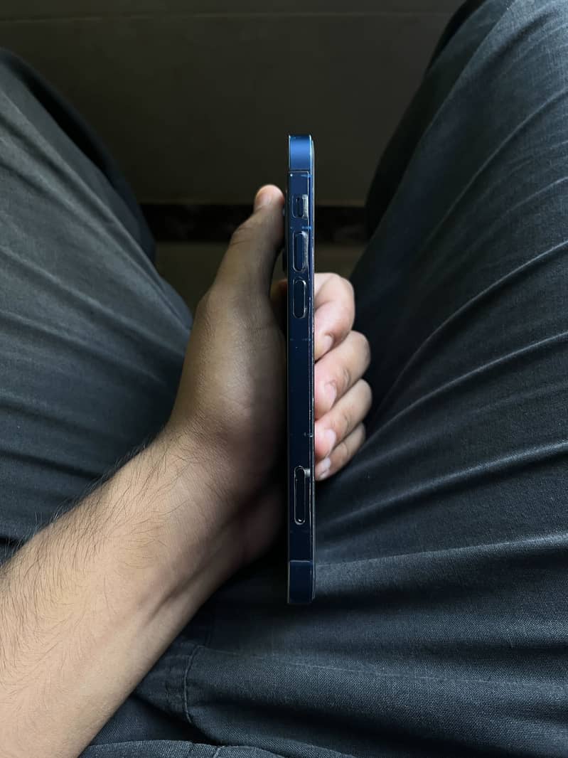 Apple iPhone 12 6