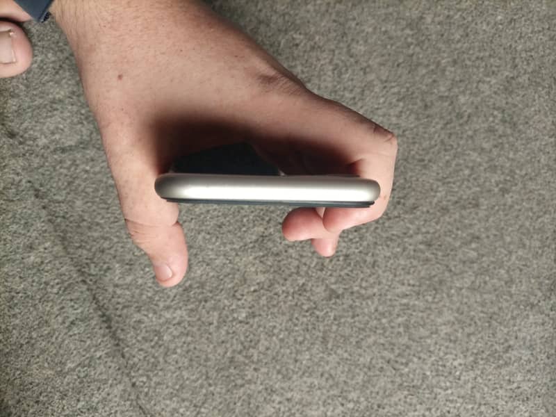 Apple iPhone 11 3