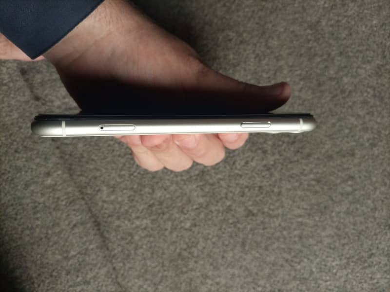 Apple iPhone 11 5